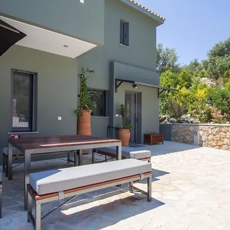 Arkoudi. Villa
